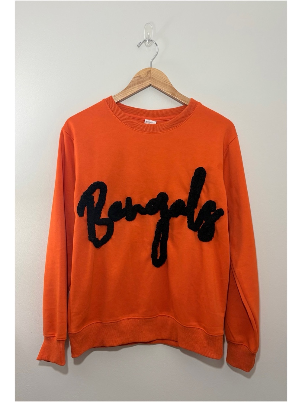 Vango Cincinnati Bengals orange sherpa embroidered crewneck sweatshirt (small)